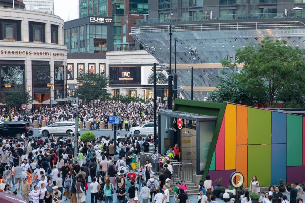 鹏配资 LV“路易号”巨轮成最火爆打卡点